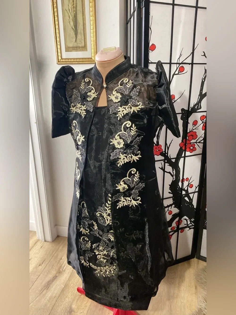 The Unbranded Brand elegant black